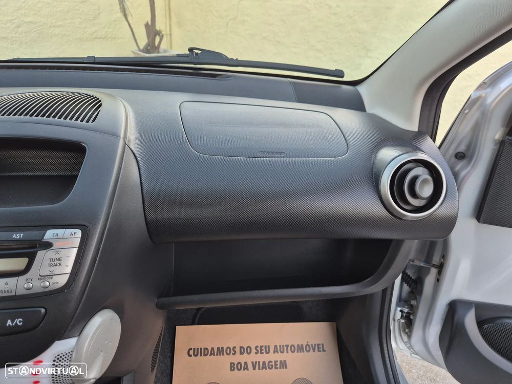 Peugeot 107 1.0 Trendy - 27