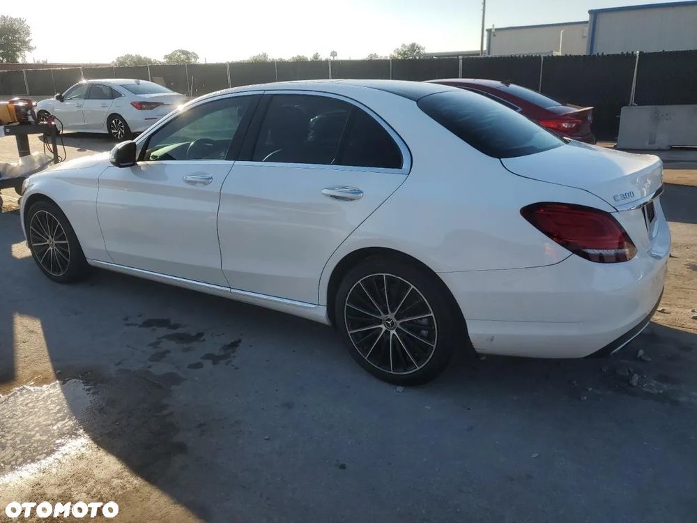 Mercedes-Benz Klasa C 300 4Matic 9G-TRONIC Exclusive - 6