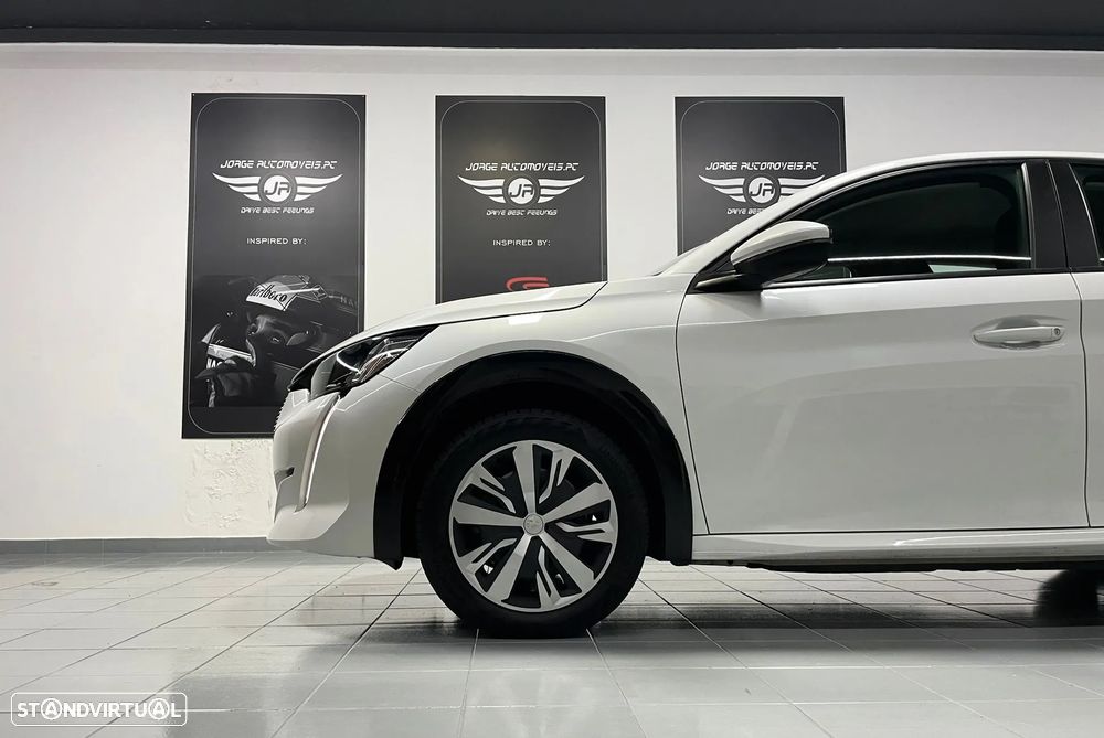 Peugeot e-208 - 11