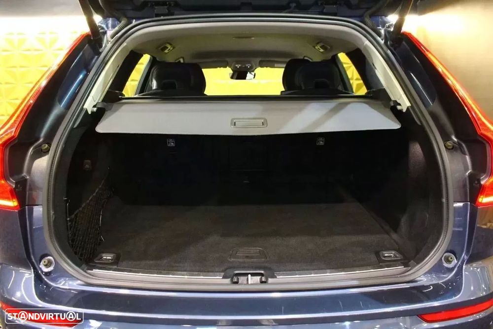 Volvo XC 60 2.0 B4 Momentum - 22