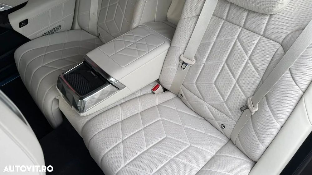 BMW M7 M760e xDrive AT PHEV - 27