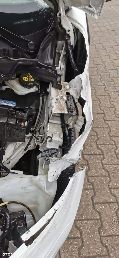 Ford Tourneo Courier 1.5 TDCi Titanium - 24