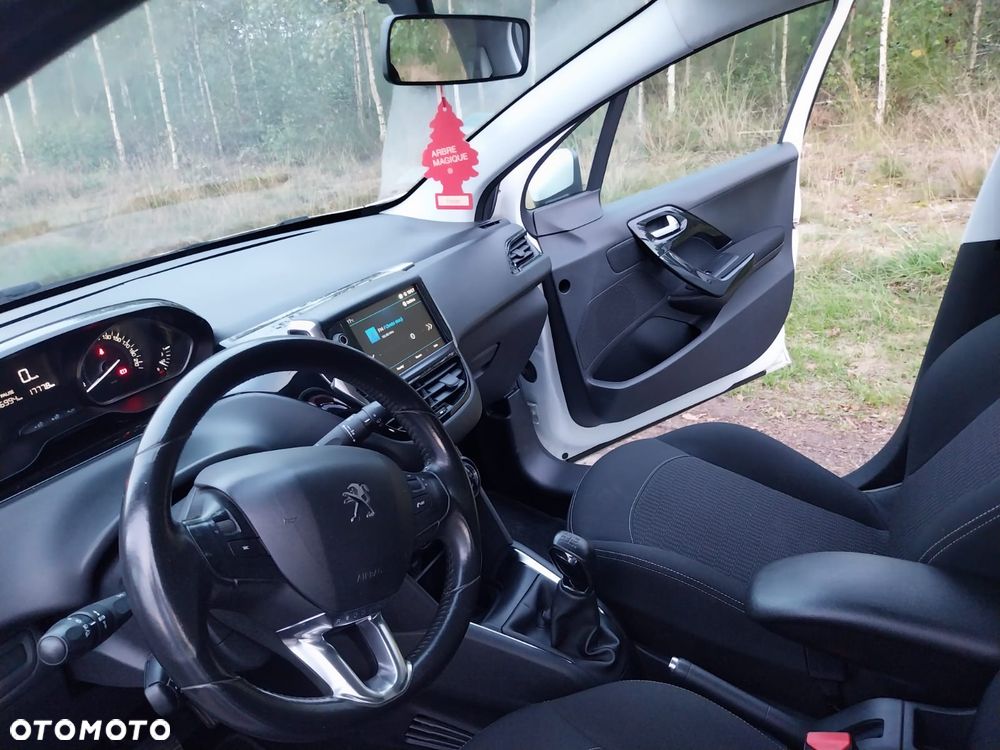 Peugeot 208 - 13