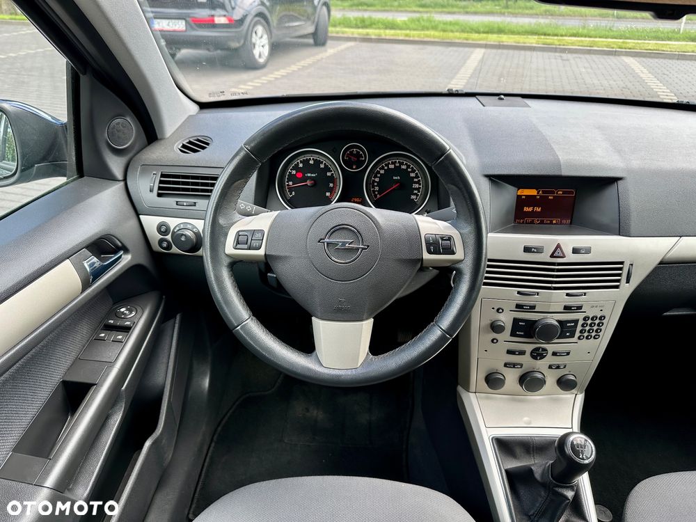 Opel Astra 1.6 NAVI - 25