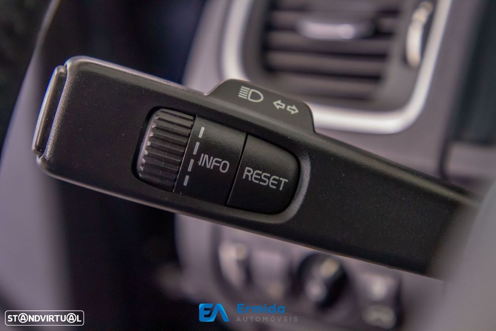 Volvo V60 2.0 D3 Momentum - 49