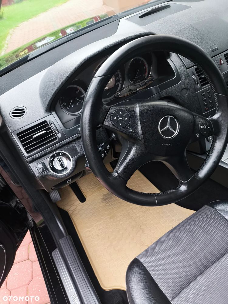 Mercedes-Benz Klasa C 220 CDI BlueEff 4-Matic Avantgarde - 7