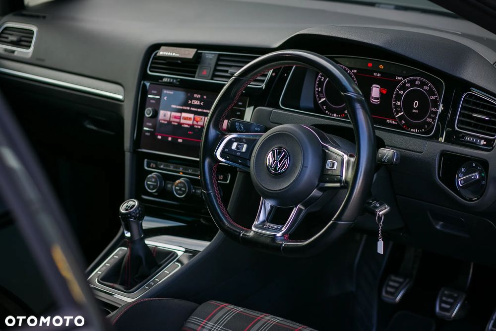 Volkswagen Golf GTI 2.0 TSI OPF Performance - 16