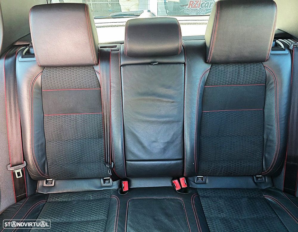 VW Golf 2.0 TSi GTI EDITION 35 DSG - 12