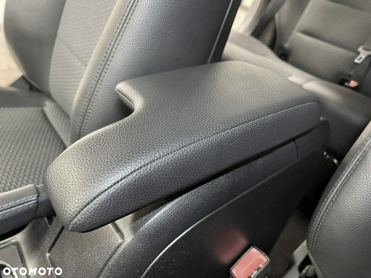 Mercedes-Benz Klasa B 180 BlueEffICIENCY - 25