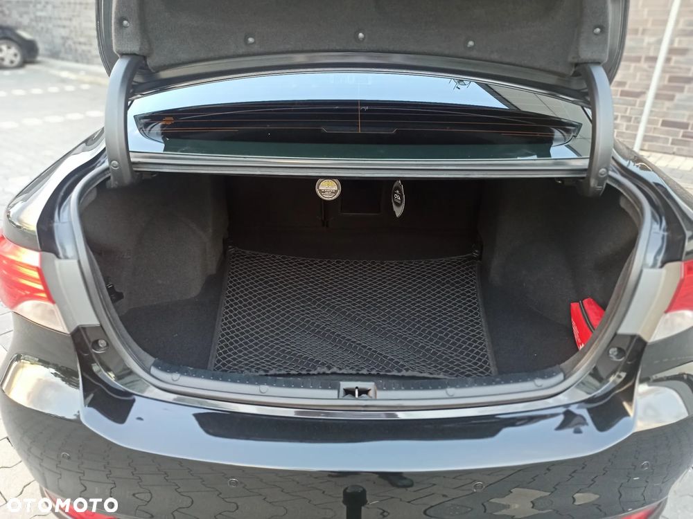 Toyota Avensis 1.8 Active - 11