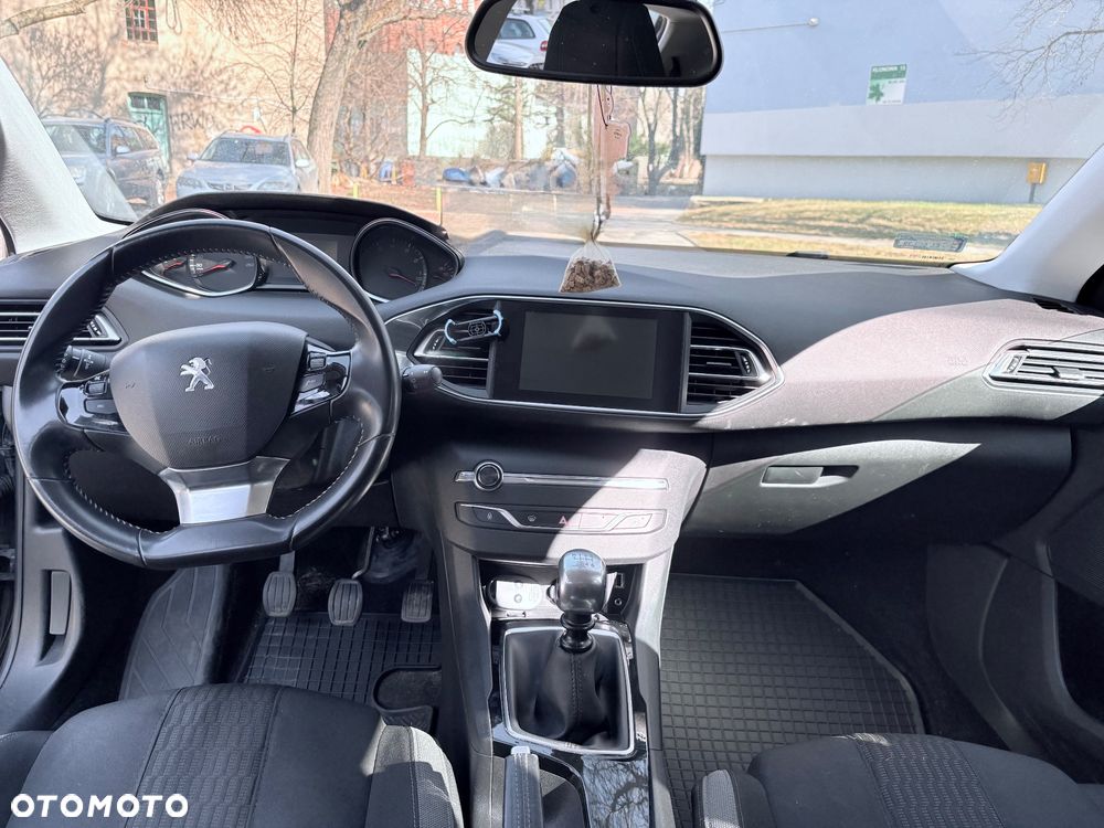 Peugeot 308 - 8