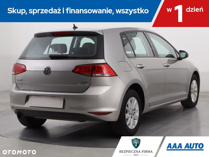 Volkswagen Golf - 6