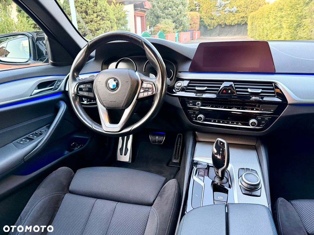 BMW Seria 5 518d M Sport - 10