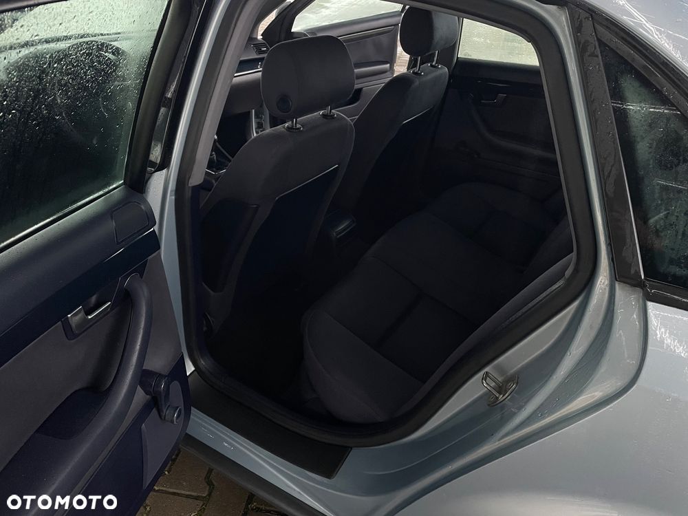 Audi A4 Limousine - 11