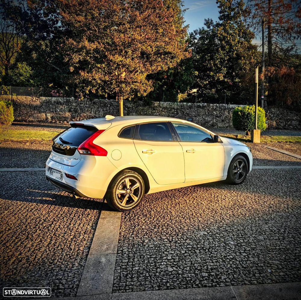 Volvo V40 D3 Momentum - 22