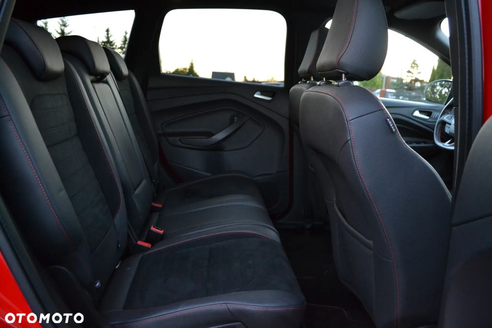 Ford Kuga 1.5 EcoBoost 2x4 ST-Line - 28