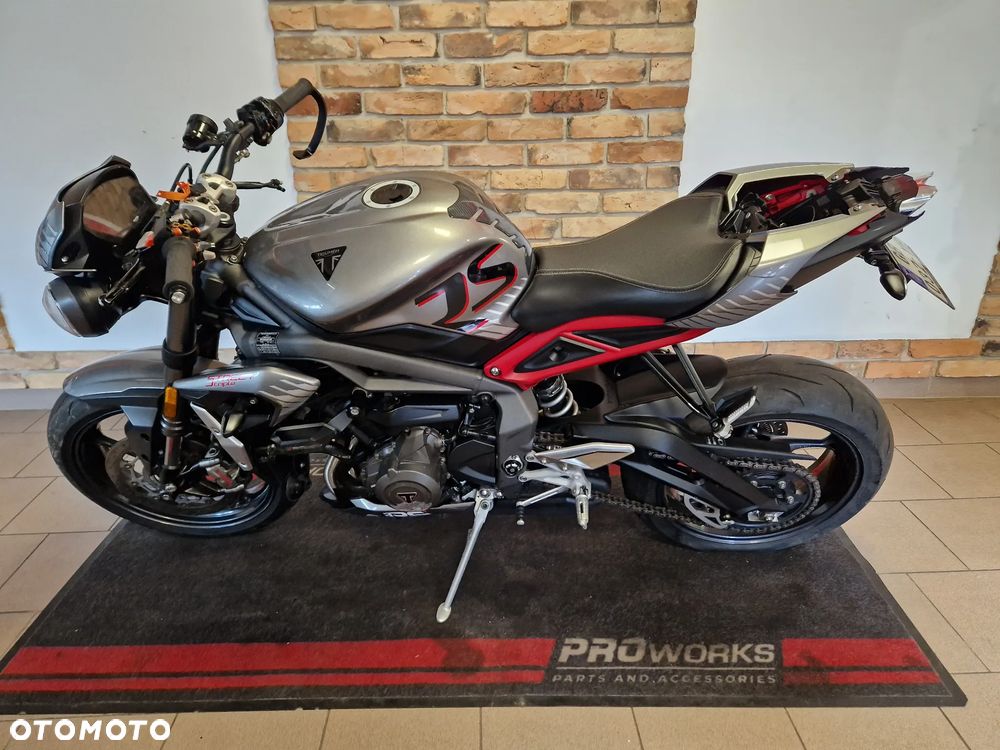 Triumph Street Triple - 8