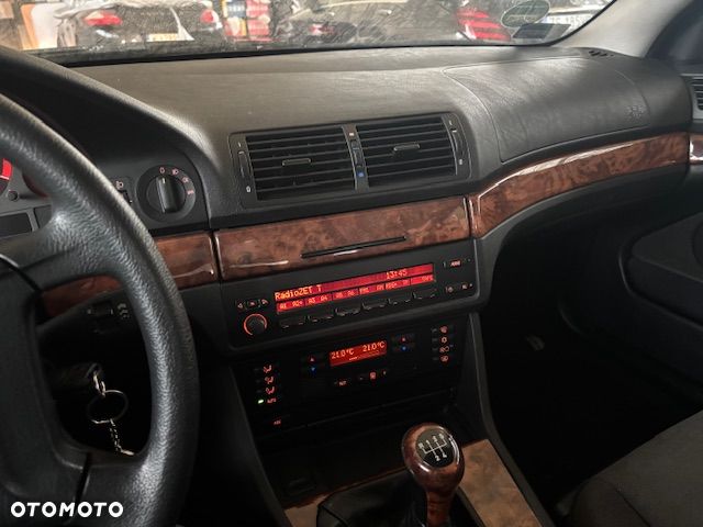 BMW Seria 5 520i - 11