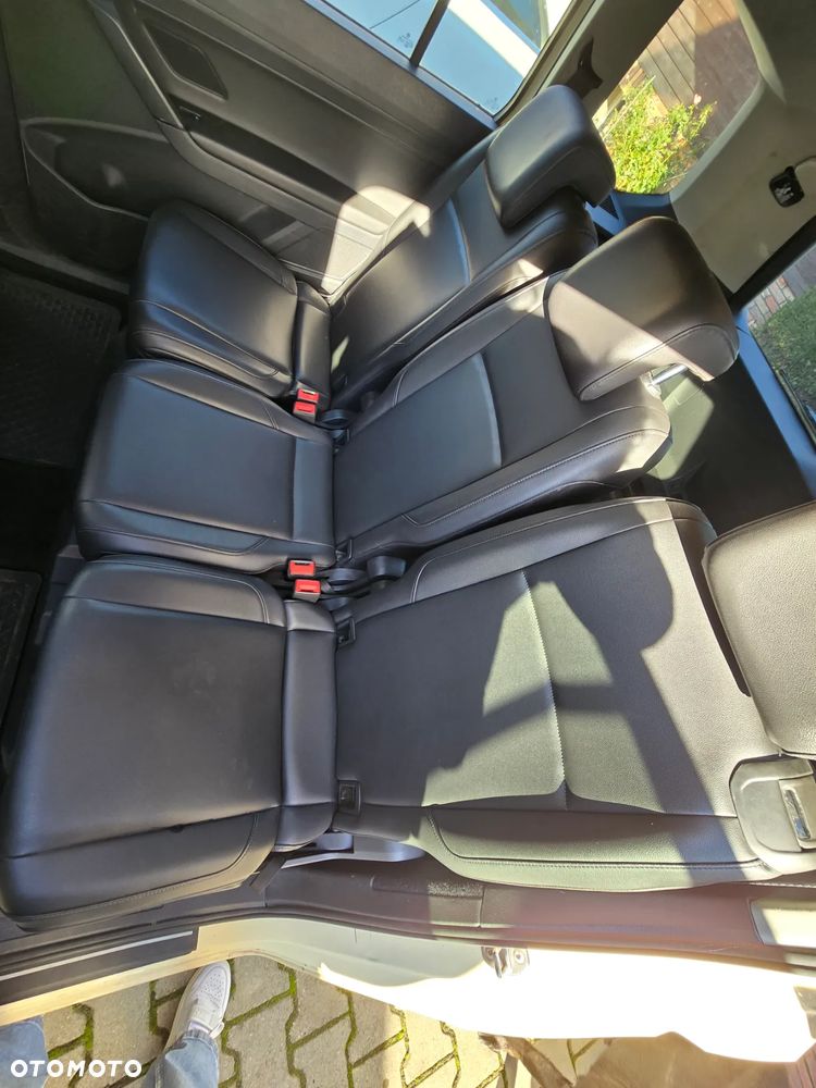 Volkswagen Touran - 12