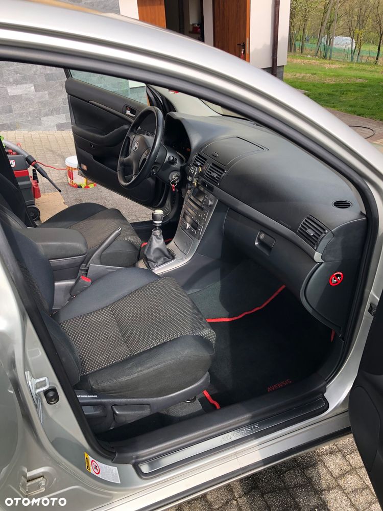 Toyota Avensis 2.0 D-4D - 13