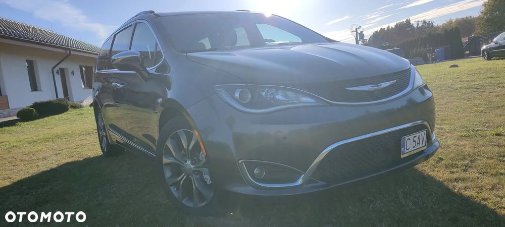 Chrysler Pacifica - 1