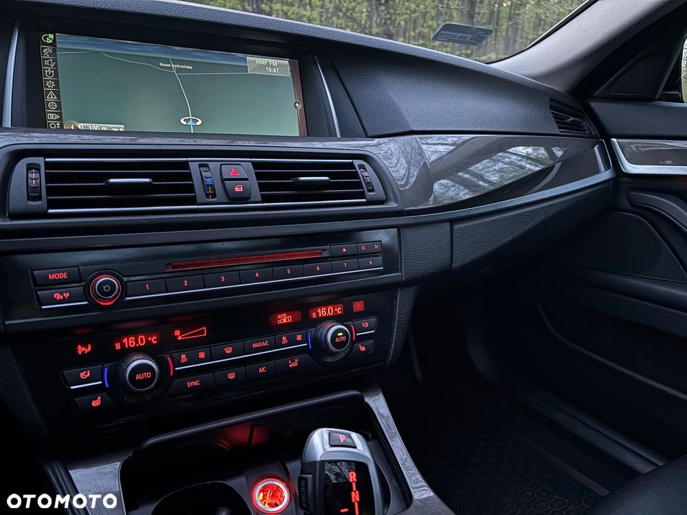 BMW Seria 5 520d xDrive Luxury Line - 29