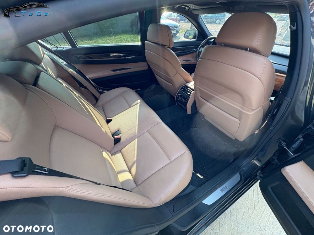 BMW Seria 7 750i L xDrive - 31