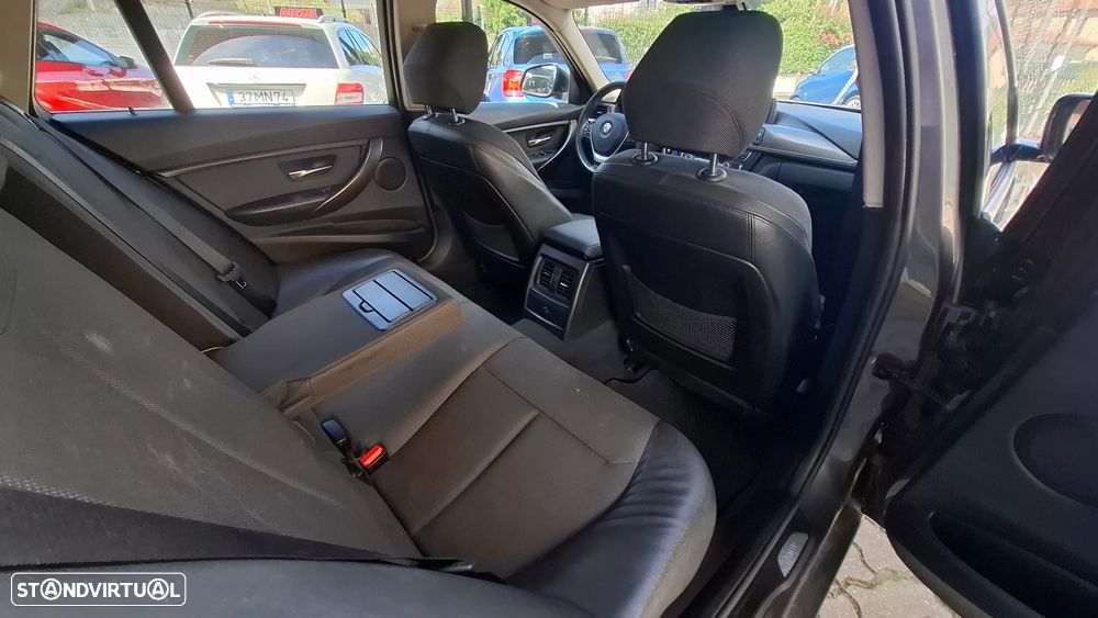 BMW 318 d Line Sport - 30