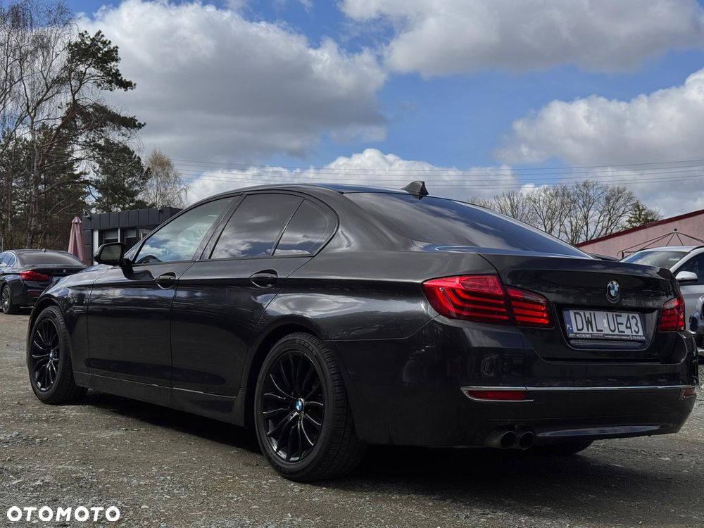 BMW Seria 5 528i xDrive Sport-Aut Luxury Line - 27
