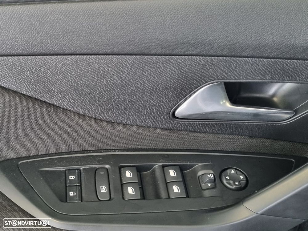 Peugeot 308 1.2 PureTech Active Pack - 19