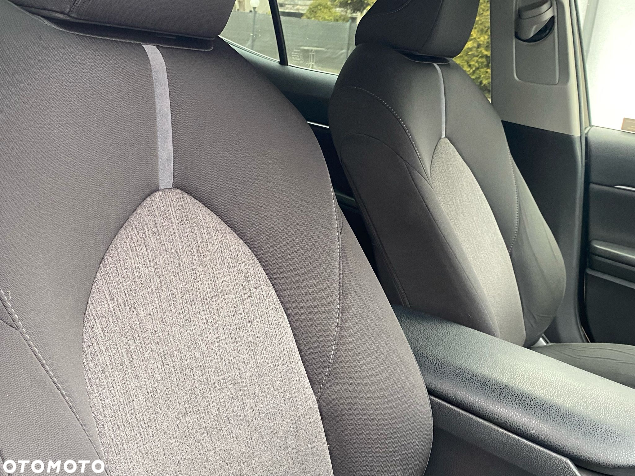 Toyota Camry 2.5 Hybrid Comfort CVT - 27