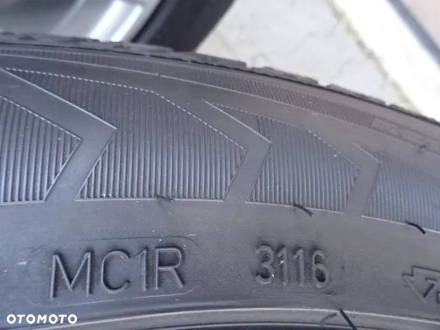 205/60/R16 92H GOODYEAR ULTRA GRIP 8 - 9