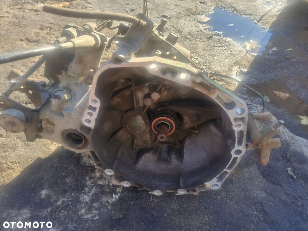 skrzynia biegów TOYOTA YARIS I 1,3 - 4