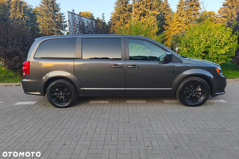 Dodge Grand Caravan 3.6 R/T - 12