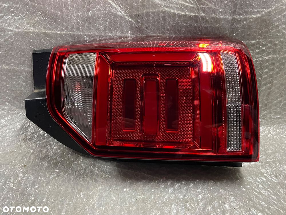 LAMPA TYŁ PRAWA VOLKSWAGEN MULTIVAN T6 - 6
