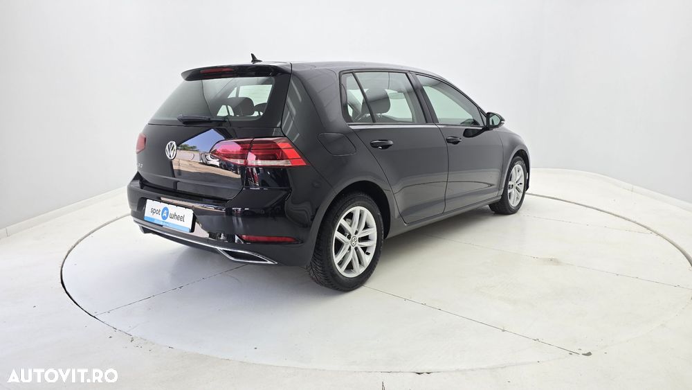 Volkswagen Golf - 6