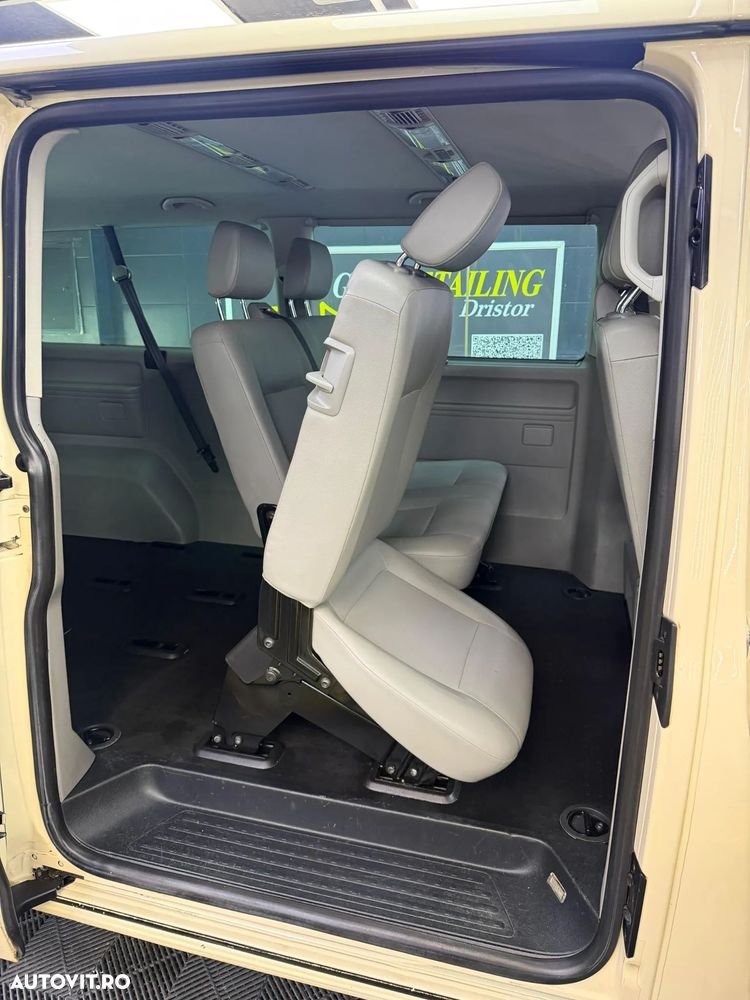 Volkswagen Caravelle - 7