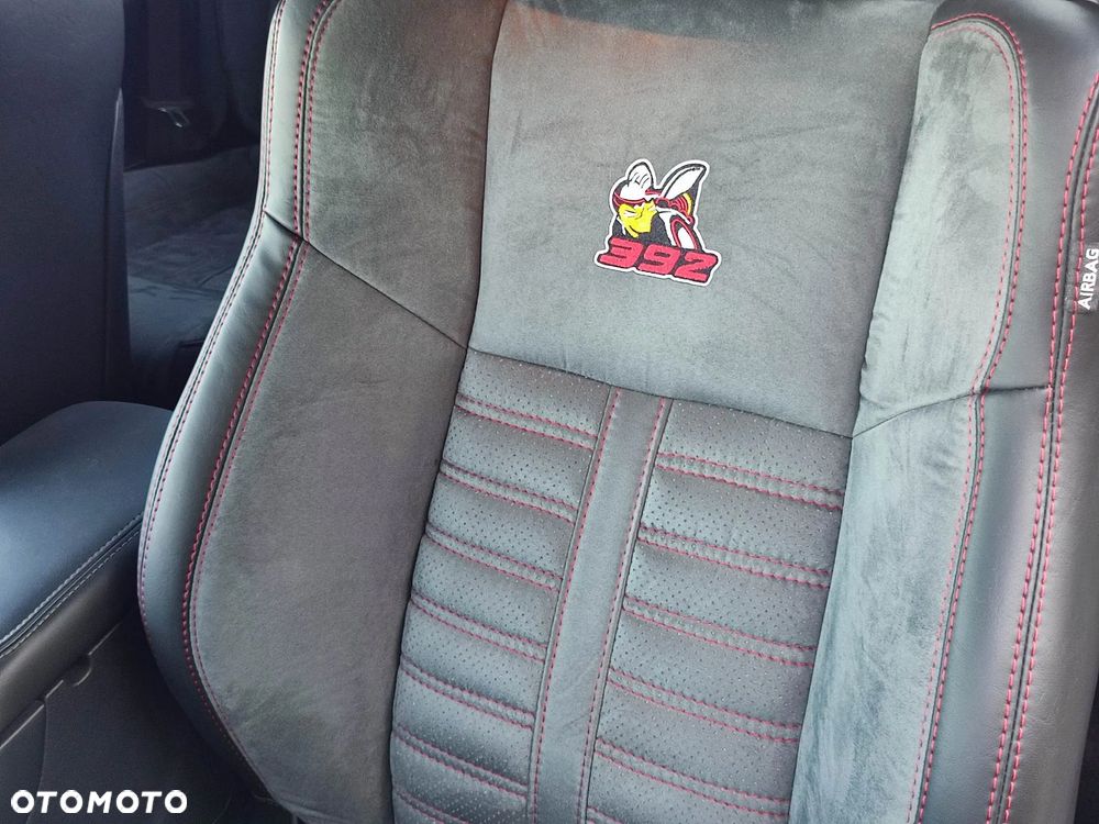 Dodge Challenger - 10