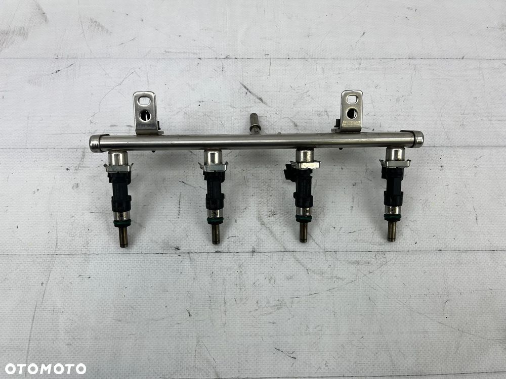 Listwa wtryskowa Fiat 500 1.4 MultiAir USA 04627177AB - 2