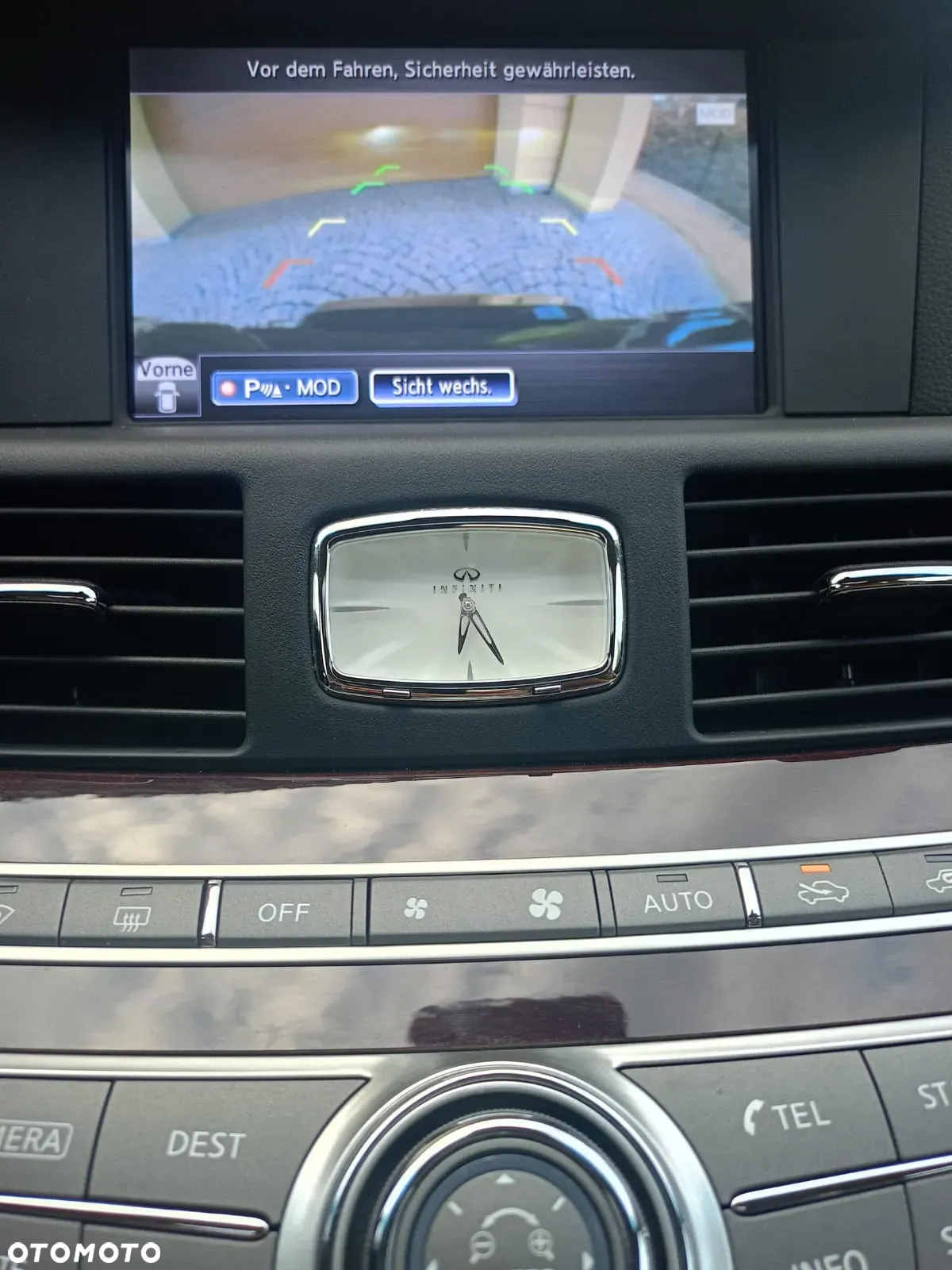 Infiniti Q70 2.2d - 15