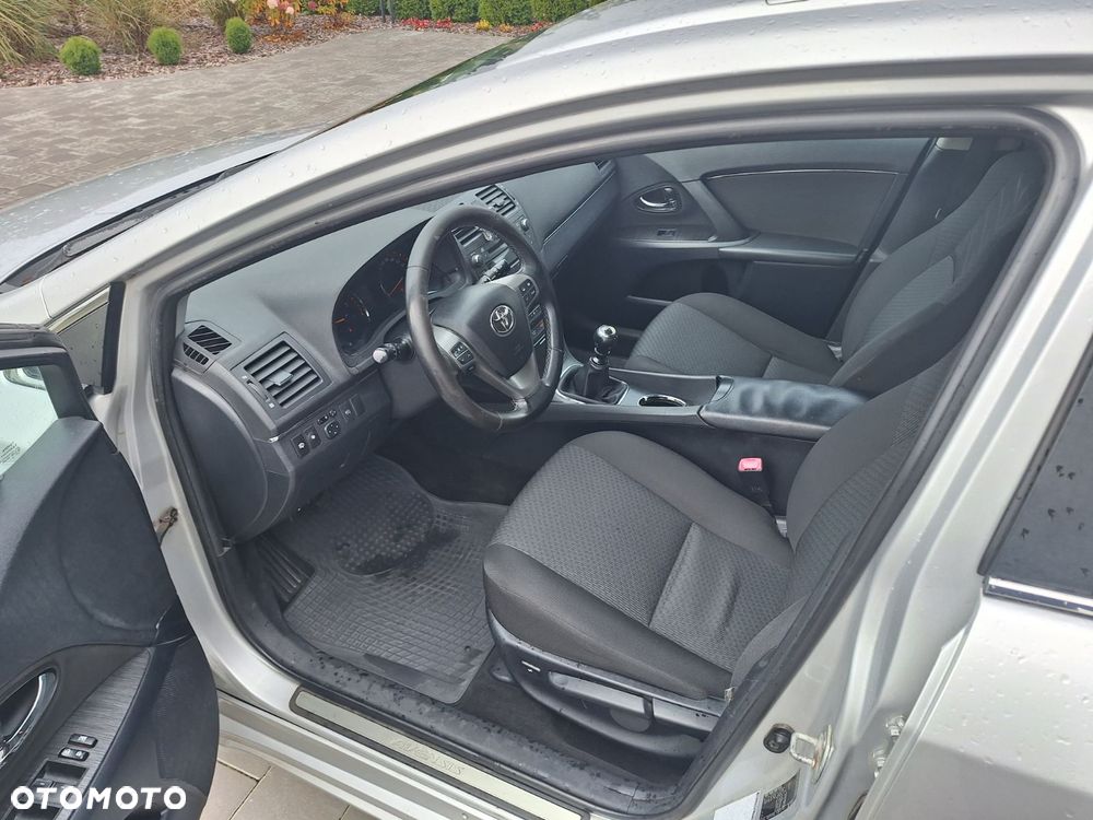 Toyota Avensis - 5