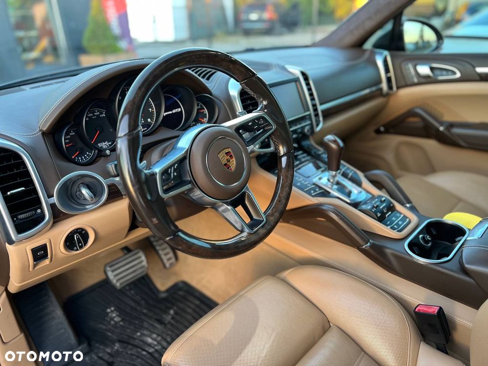 Porsche Cayenne GTS - 9