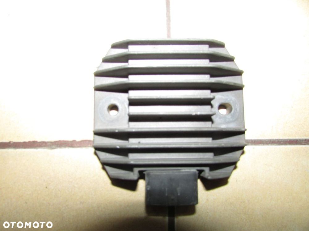 Yamaha BT 1100 Bulldog regulator napięcia - 1