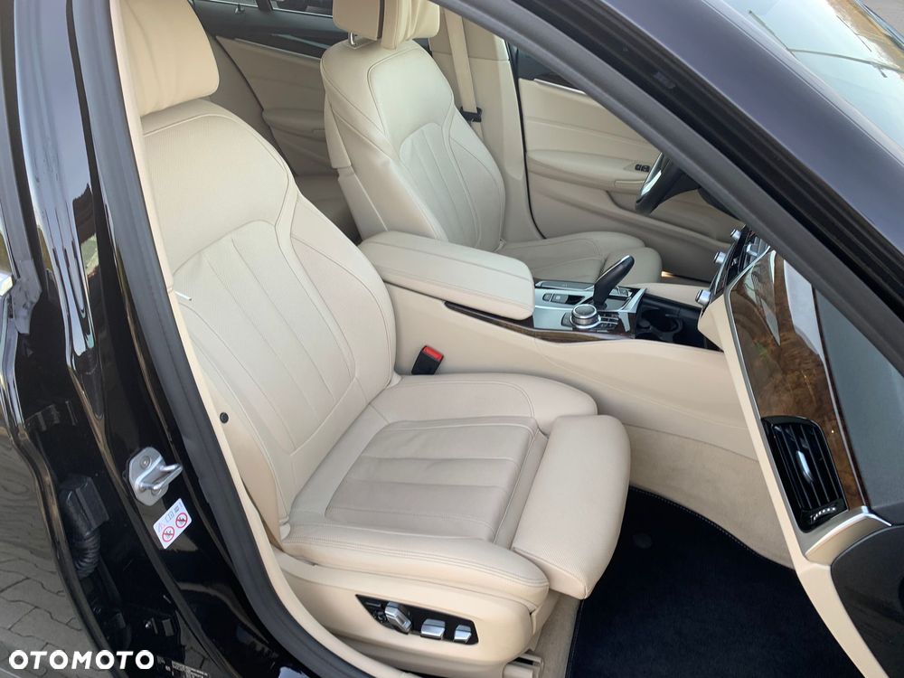 BMW Seria 5 530i GPF xDrive Luxury Line - 28