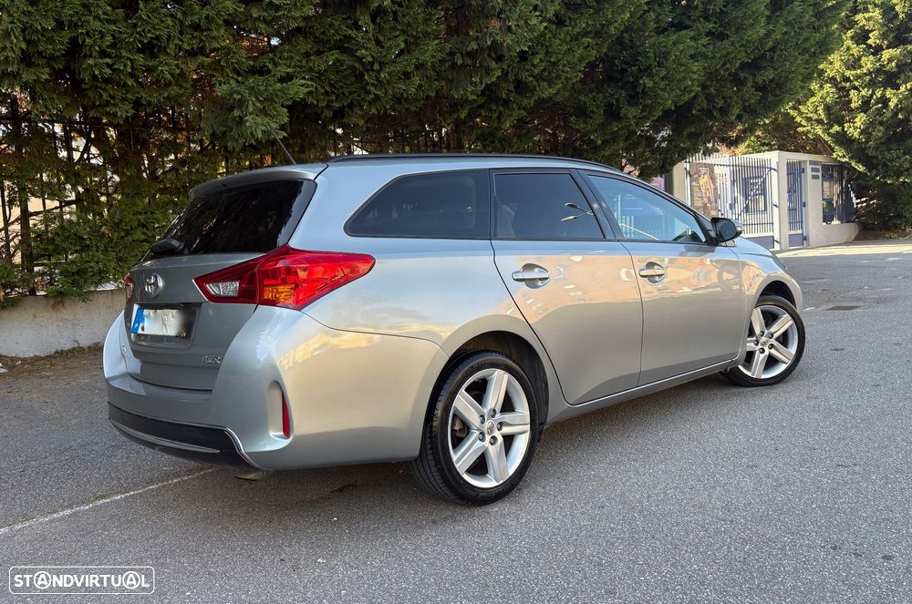 Toyota Auris Touring Sports 1.4 D-4D C.+P.Techo+P.Sport - 2