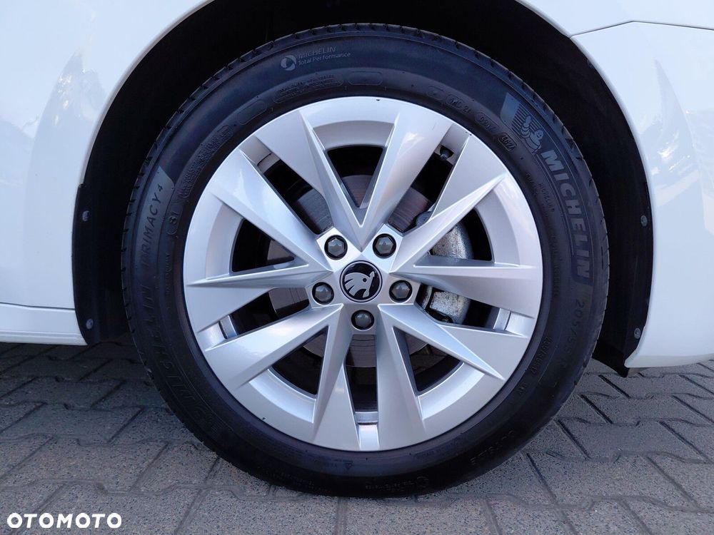 Skoda Octavia 1.5 TSI mHEV Selection DSG - 37