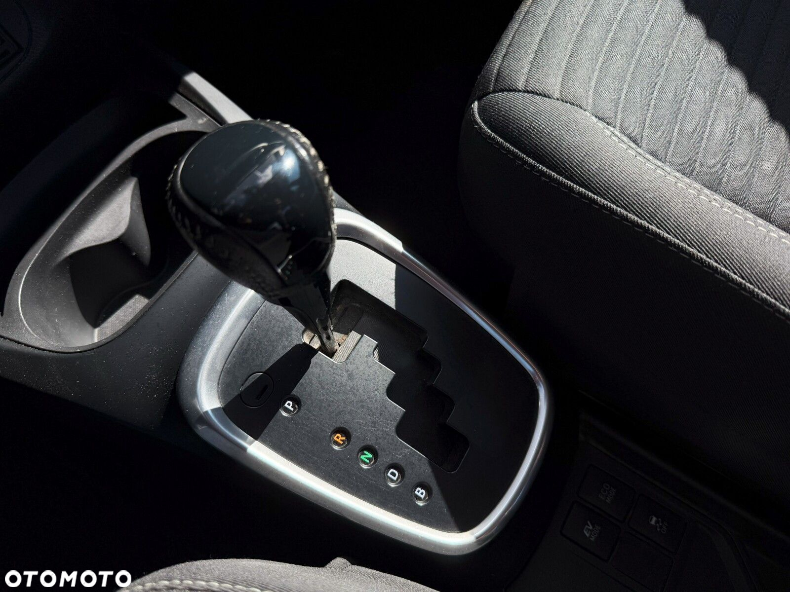 Toyota Yaris - 25