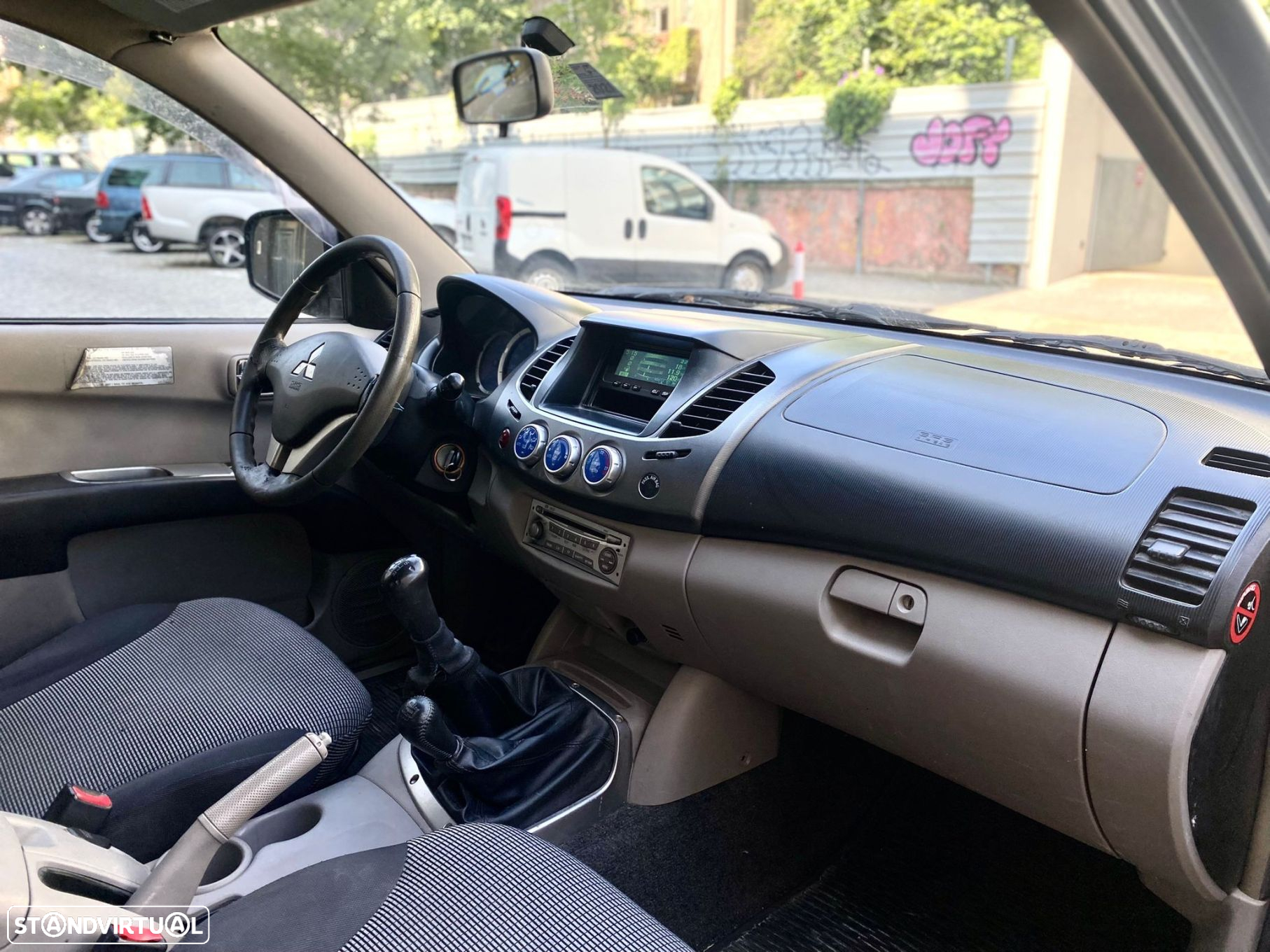 Mitsubishi L200 Pick Up 4x4 Intense Club Cab - 26