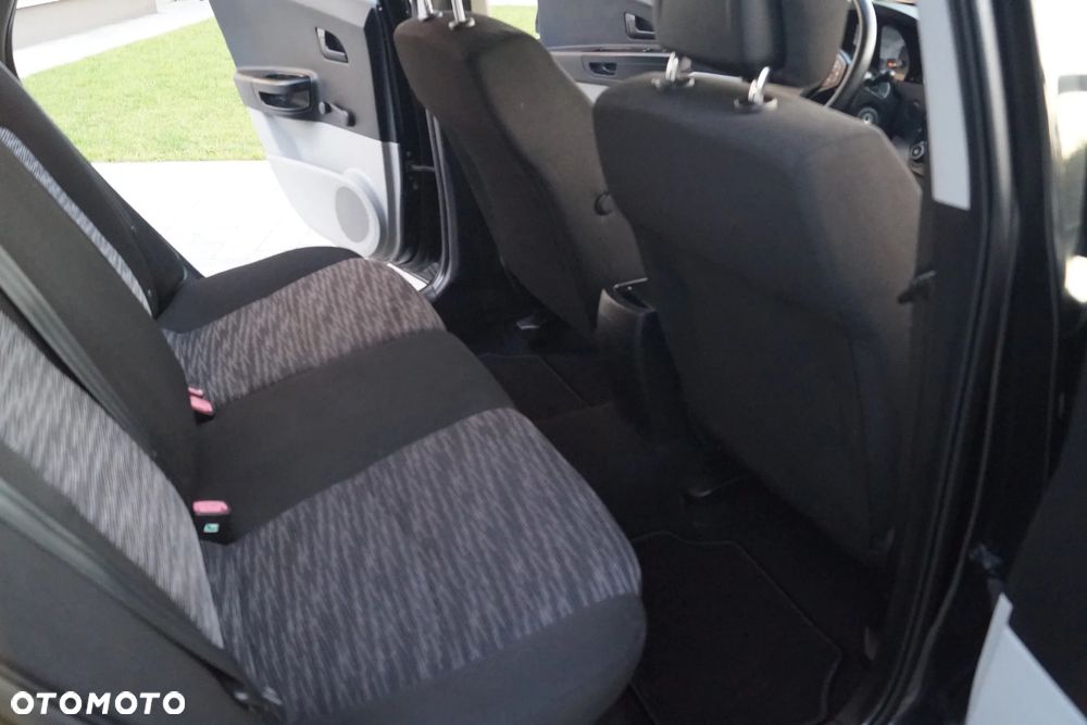 Kia Ceed - 32