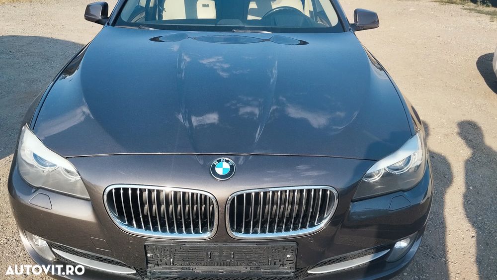 BMW Seria 5 525d xDrive - 15